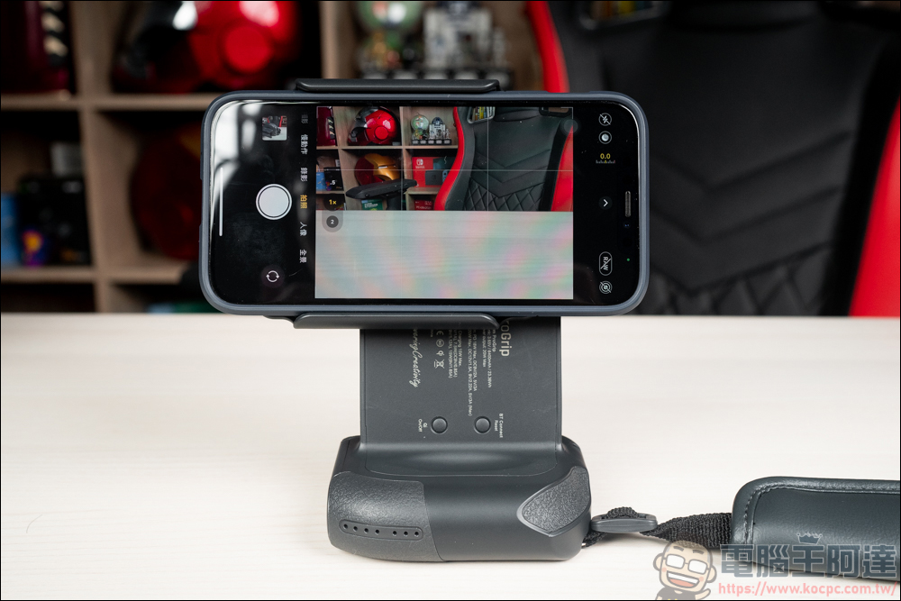 ShiftCam ProGrip 攝影手把,暨是攝影手把也是行動電源,專為手機創作者而生 - 電腦王阿達 ShiftCam ProGrip 攝影手把,暨是攝影手把也是行動電源,專為手機創作者而生 - 電腦王阿達