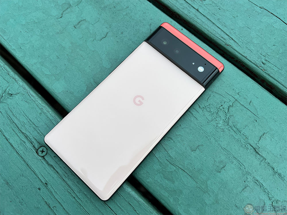 Google Pixel Fold 折疊機的相機系統看來會有點... 複雜?(或復古) - 電腦王阿達 Google Pixel Fold 折疊機的相機系統看來會有點... 複雜?(或復古) - 電腦王阿達