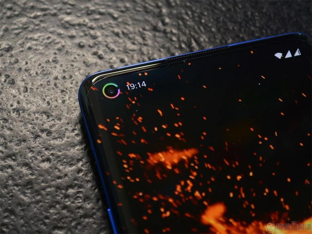 為打洞螢幕設計 Android 應用「Energy Ring」，從顏色看見電量百分比 - 電腦王阿達