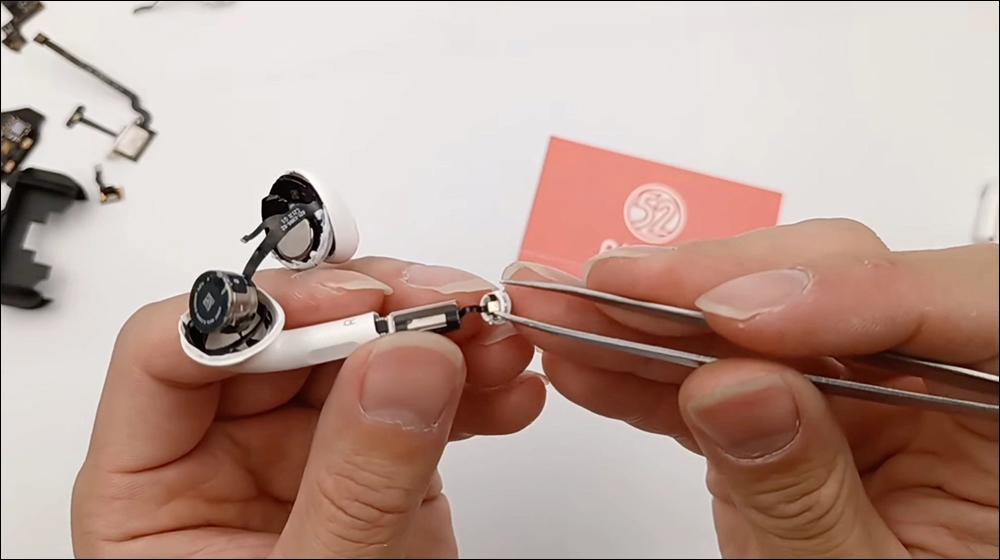 AirPods 3 拆解報告:外觀與 AirPods Pro 相似,但內部構造完全不同 - 電腦王阿達 AirPods 3 拆解報告:外觀與 AirPods Pro 相似,但內部構造完全不同 - 電腦王阿達