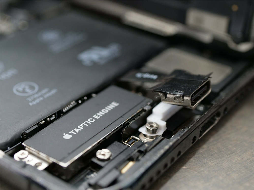 DIY 改造的 USB-C iPhone X 在 eBay 上拍賣價格已經超過 10 萬美元 - 電腦王阿達