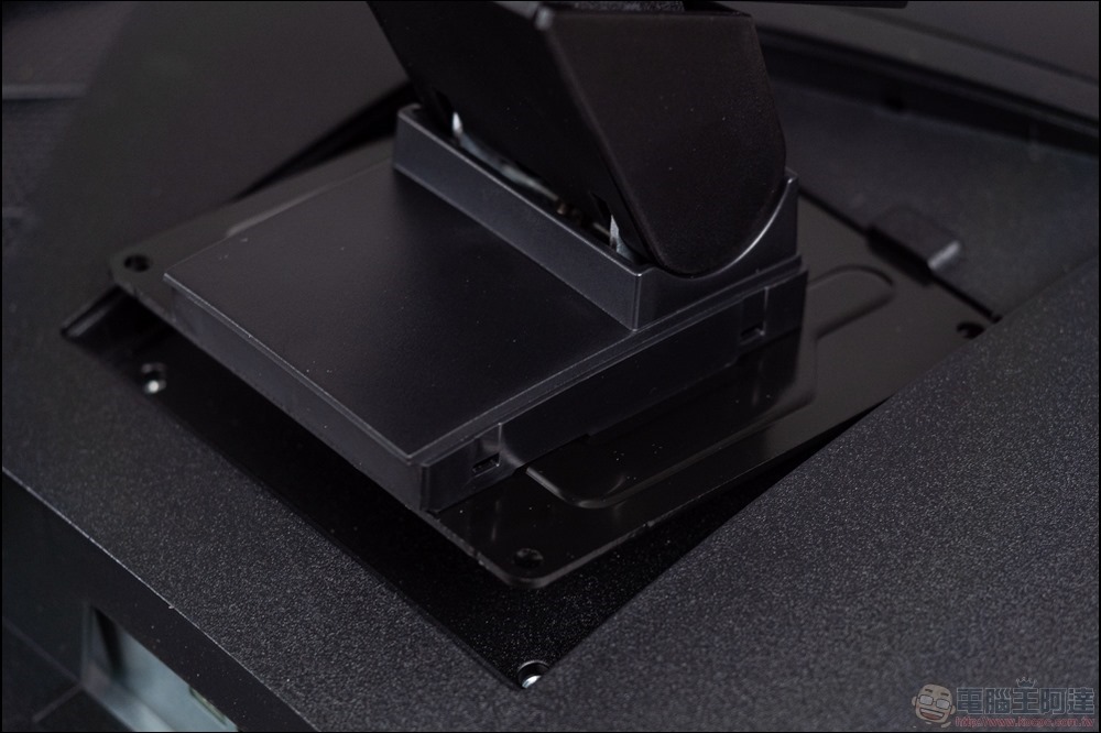MSI ARTYMIS 273CQR 開箱 - 05 MSI ARTYMIS 273CQR 開箱 - 05