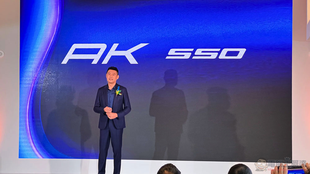 光陽新世代 AK550 大型重機米蘭車展前發表,揭露大型電動速可達車系與印度未來佈局 - 電腦王阿達 光陽新世代 AK550 大型重機米蘭車展前發表,揭露大型電動速可達車系與印度未來佈局 - 電腦王阿達