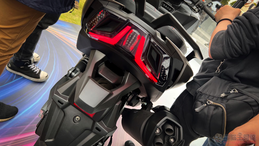 光陽新世代 AK550 大型重機米蘭車展前發表,揭露大型電動速可達車系與印度未來佈局 - 電腦王阿達 光陽新世代 AK550 大型重機米蘭車展前發表,揭露大型電動速可達車系與印度未來佈局 - 電腦王阿達