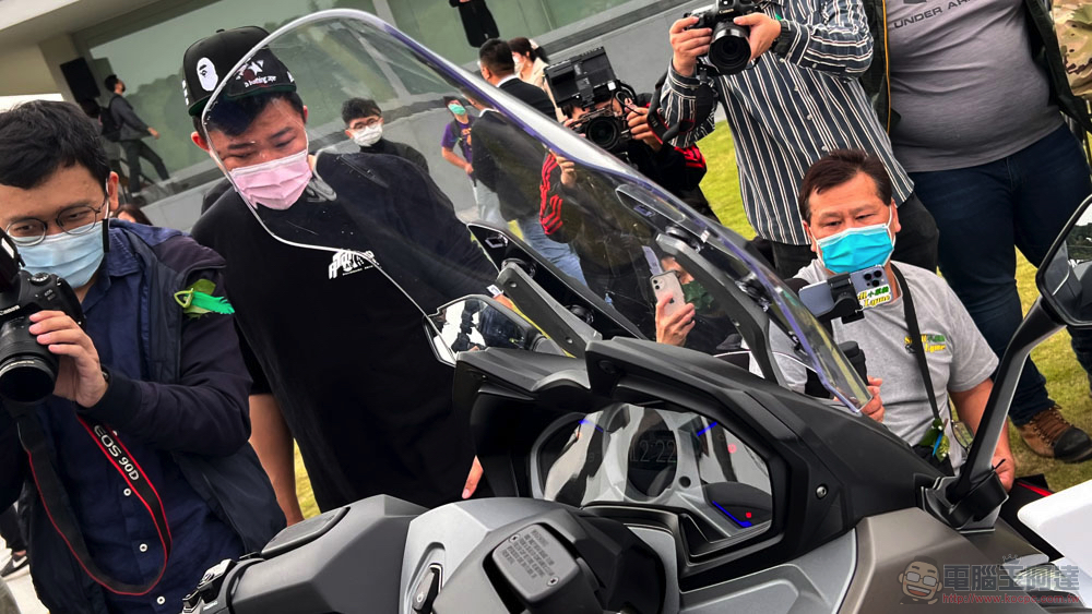 光陽新世代 AK550 大型重機米蘭車展前發表,揭露大型電動速可達車系與印度未來佈局 - 電腦王阿達 光陽新世代 AK550 大型重機米蘭車展前發表,揭露大型電動速可達車系與印度未來佈局 - 電腦王阿達