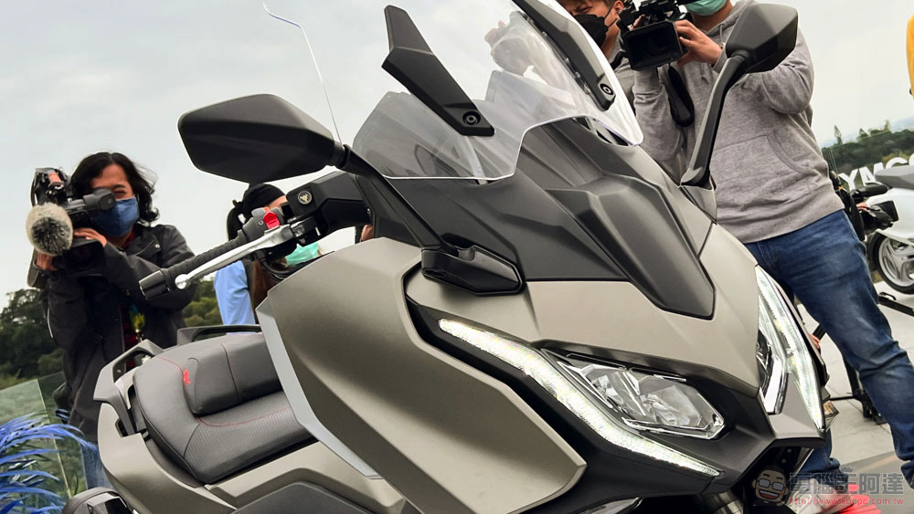 光陽新世代 AK550 大型重機米蘭車展前發表,揭露大型電動速可達車系與印度未來佈局 - 電腦王阿達 光陽新世代 AK550 大型重機米蘭車展前發表,揭露大型電動速可達車系與印度未來佈局 - 電腦王阿達