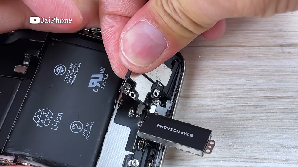 國外神人將爆裂的 iPhone X 移植成全新 iPhone 13 Pro - 電腦王阿達 國外神人將爆裂的 iPhone X 移植成全新 iPhone 13 Pro - 電腦王阿達