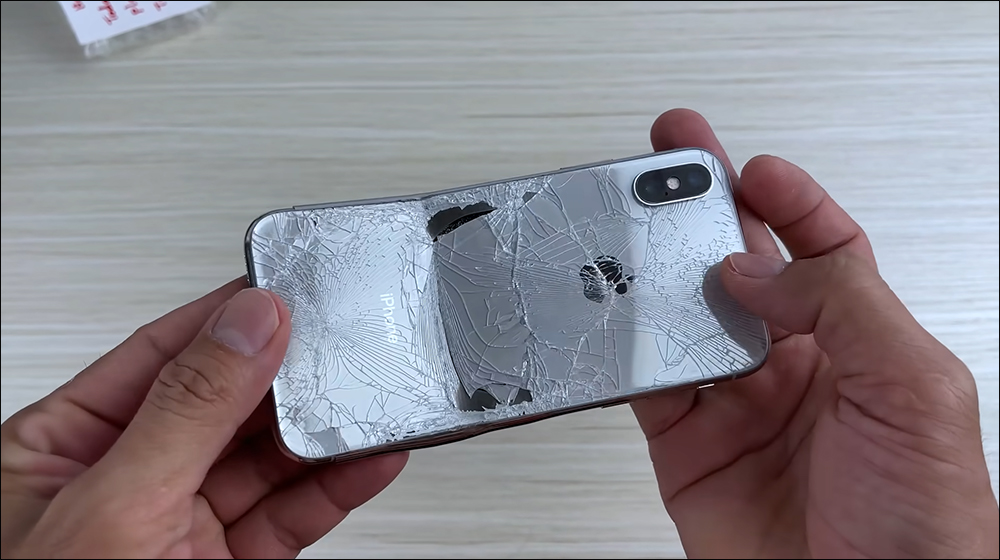 國外神人將爆裂的 iPhone X 移植成全新 iPhone 13 Pro - 電腦王阿達 國外神人將爆裂的 iPhone X 移植成全新 iPhone 13 Pro - 電腦王阿達