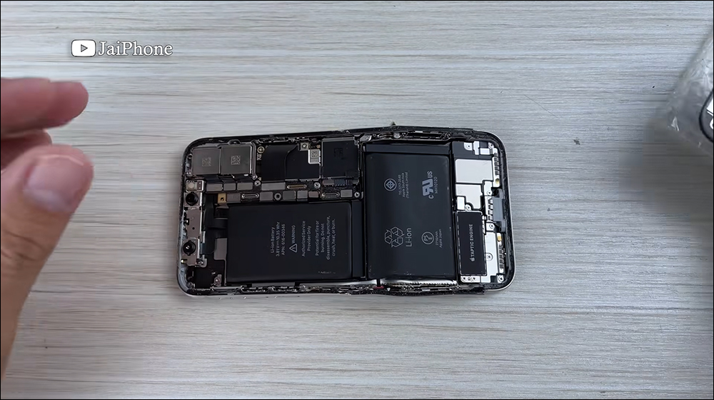 國外神人將爆裂的 iPhone X 移植成全新 iPhone 13 Pro - 電腦王阿達 國外神人將爆裂的 iPhone X 移植成全新 iPhone 13 Pro - 電腦王阿達