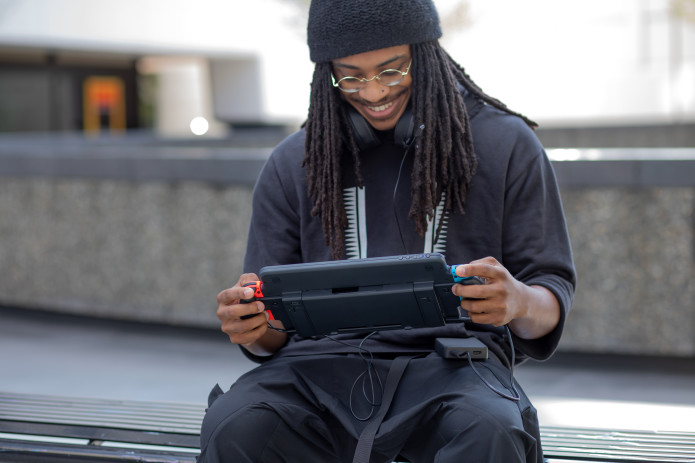 全新 Nintendo Switch 外接週邊將螢幕直接放大 188％ 還能隨身帶著走 - 電腦王阿達