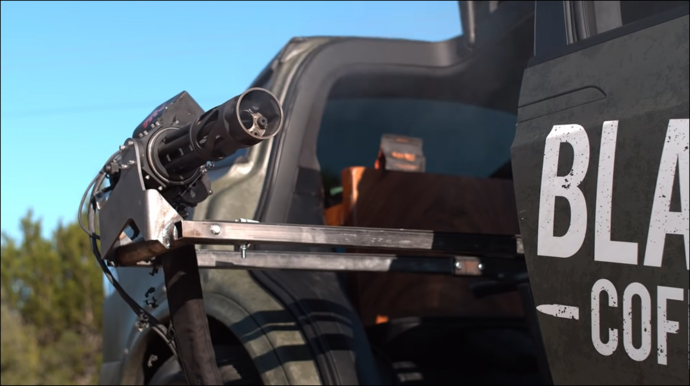 特斯拉 Model X 成為新武器?美國 YouTuber 在裝設兩挺 M134 迷你砲機槍 - 電腦王阿達 特斯拉 Model X 成為新武器?美國 YouTuber 在裝設兩挺 M134 迷你砲機槍 - 電腦王阿達
