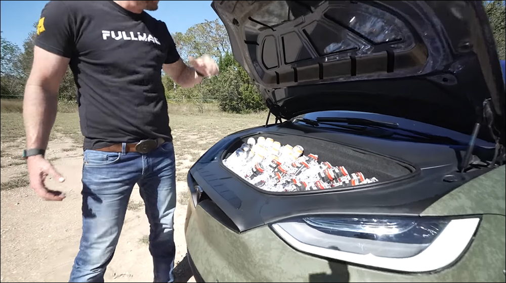 特斯拉 Model X 成為新武器?美國 YouTuber 在裝設兩挺 M134 迷你砲機槍 - 電腦王阿達 特斯拉 Model X 成為新武器?美國 YouTuber 在裝設兩挺 M134 迷你砲機槍 - 電腦王阿達