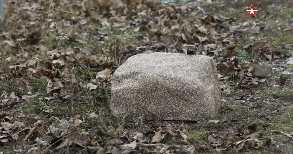 這「顆」偽裝成石頭的遙控偵查機，看起來一點都不可疑（是嗎） - 電腦王阿達