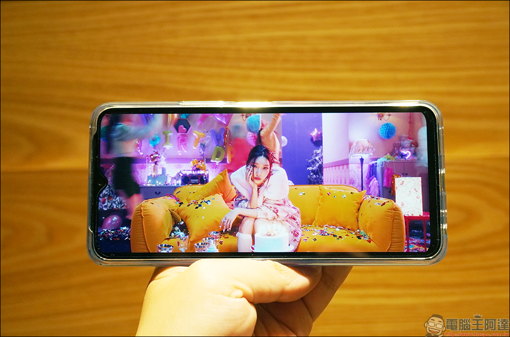 vivo Y76 5G 開箱、評測|44W 超快閃充、萬元有找的極速暢玩娛樂手機! - 電腦王阿達 vivo Y76 5G 開箱、評測|44W 超快閃充、萬元有找的極速暢玩娛樂手機! - 電腦王阿達