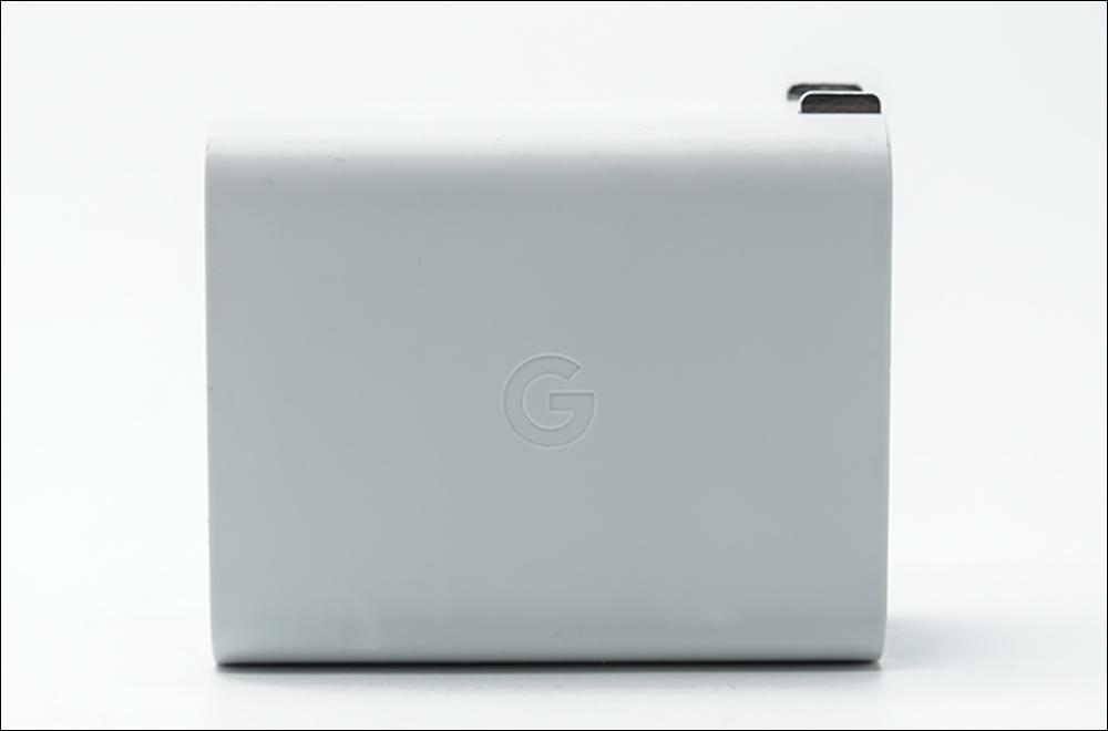 Google 65W 充電器諜照曝光,支援 USB PD 快充、體積比傳統充電器小一半以上 - 電腦王阿達 Google 65W 充電器諜照曝光,支援 USB PD 快充、體積比傳統充電器小一半以上 - 電腦王阿達