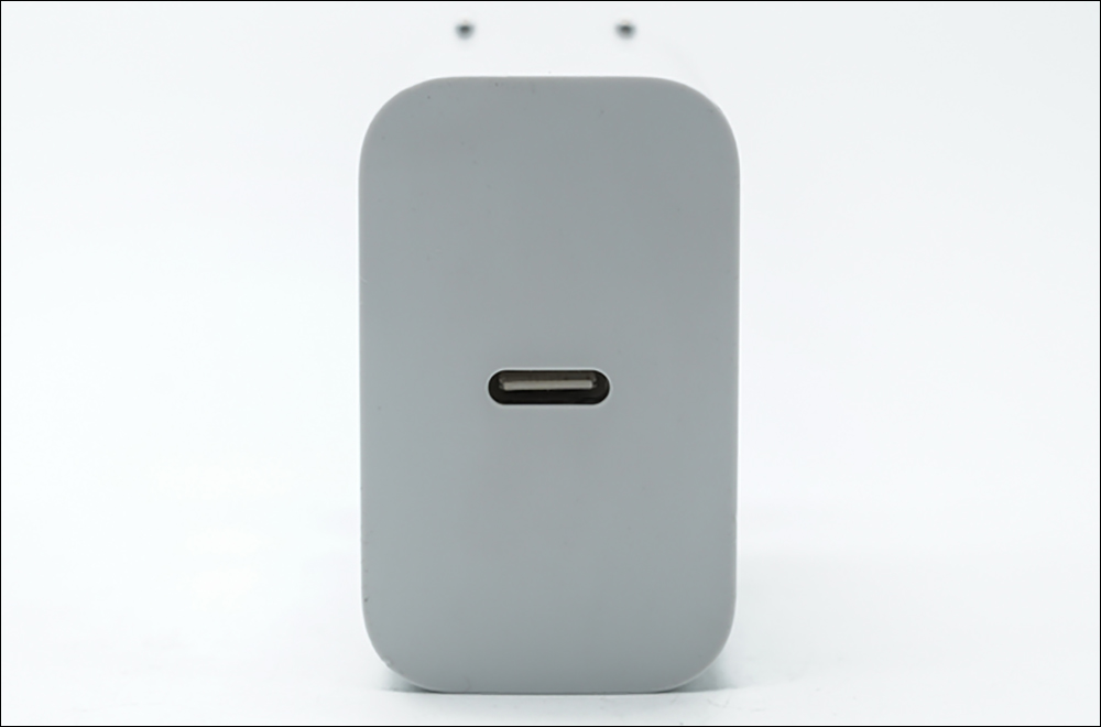 Google 65W 充電器諜照曝光,支援 USB PD 快充、體積比傳統充電器小一半以上 - 電腦王阿達 Google 65W 充電器諜照曝光,支援 USB PD 快充、體積比傳統充電器小一半以上 - 電腦王阿達