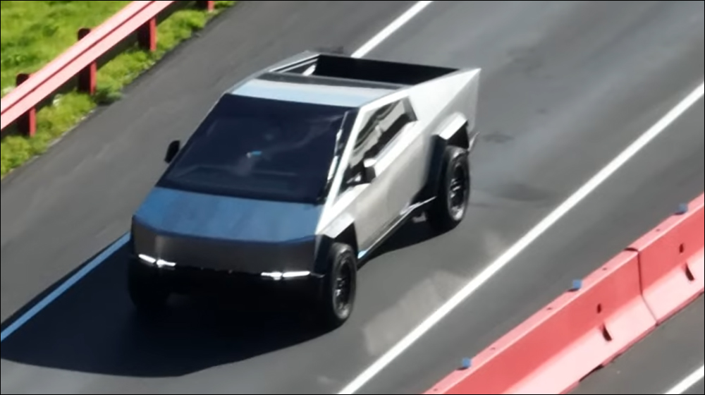 特斯拉 Cybertruck 電動皮卡最新實車亮相:頭燈設計改變、加入傳統後照鏡,還有超巨大雨刷 - 電腦王阿達 特斯拉 Cybertruck 電動皮卡最新實車亮相:頭燈設計改變、加入傳統後照鏡,還有超巨大雨刷 - 電腦王阿達