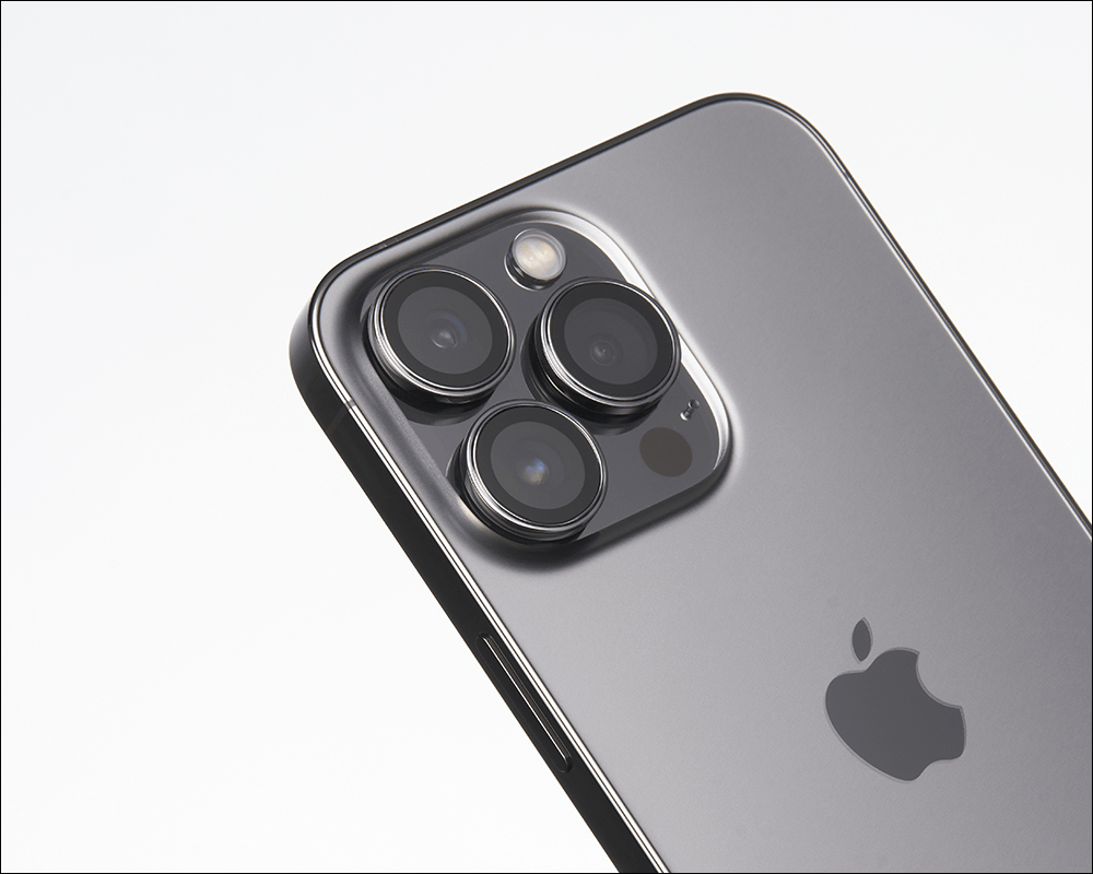 iPhone 13 Pro / 13 Pro Max 專屬、採用 PVDSS 不鏽鋼真空離子鍍膜, imos PRO 新一代藍寶石立體雙窄邊鏡頭貼開箱 - 電腦王阿達 iPhone 13 Pro / 13 Pro Max 專屬、採用 PVDSS 不鏽鋼真空離子鍍膜, imos PRO 新一代藍寶石立體雙窄邊鏡頭貼開箱 - 電腦王阿達