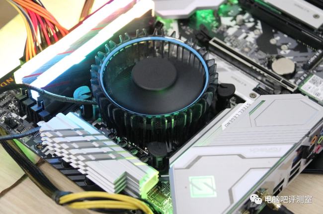 Intel 新款 Alder Lake CPU 原廠風扇已被測試，散熱效果出色 - 電腦王阿達