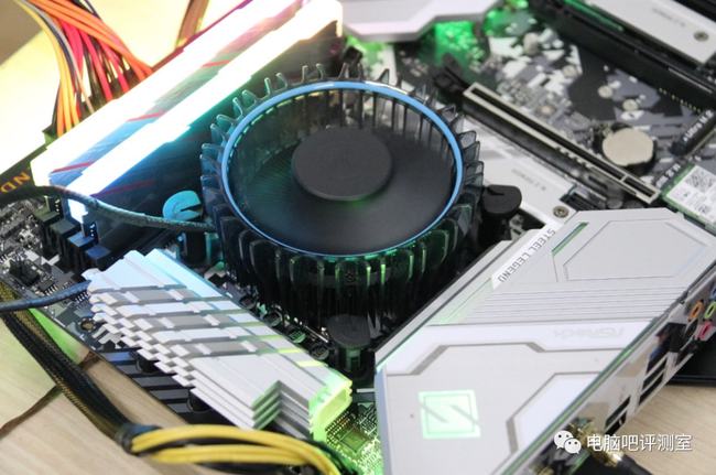 Intel 新款 Alder Lake CPU 原廠風扇已被測試,散熱效果出色 - 電腦王阿達 Intel 新款 Alder Lake CPU 原廠風扇已被測試,散熱效果出色 - 電腦王阿達