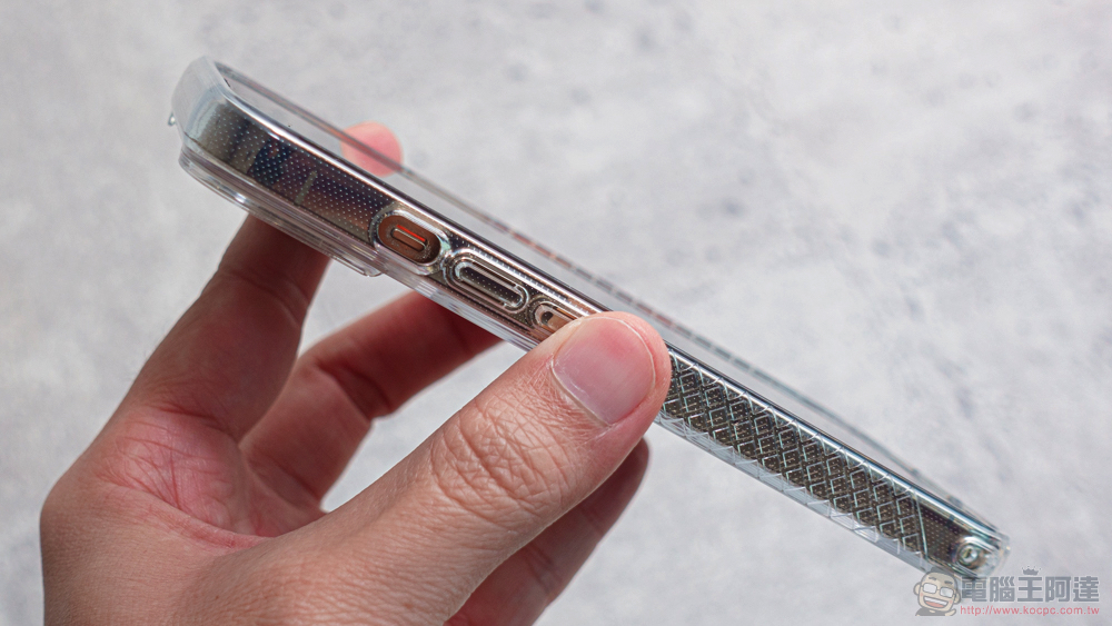 imos iPhone 13 Pro M 系列磁吸殼開箱體驗,更狂吸力穩固對應 MagSafe 配件的軍規防摔保護殼! - 電腦王阿達 imos iPhone 13 Pro M 系列磁吸殼開箱體驗,更狂吸力穩固對應 MagSafe 配件的軍規防摔保護殼! - 電腦王阿達
