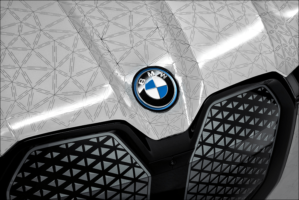 BMW iX Flow 概念車亮相:採用 E Ink 變色車身面板,讓車身能如電子書般一秒變色! - 電腦王阿達 BMW iX Flow 概念車亮相:採用 E Ink 變色車身面板,讓車身能如電子書般一秒變色! - 電腦王阿達