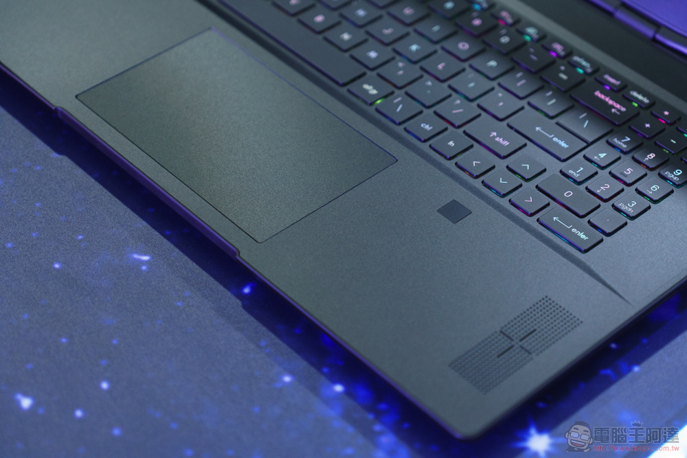 支援 RGB 鍵盤的 Chromebook 電競筆電 支援 RGB 鍵盤的 Chromebook 電競筆電
