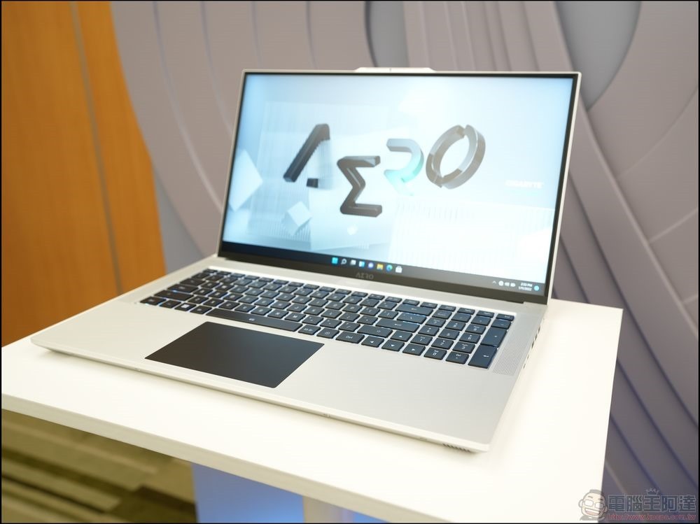 技嘉科技推出採用Intel第12代處理器與 RTX30 顯卡的 AOROUS 電競筆電與 AERO 創作者筆電 (8) 技嘉科技推出採用Intel第12代處理器與 RTX30 顯卡的 AOROUS 電競筆電與 AERO 創作者筆電 (8)