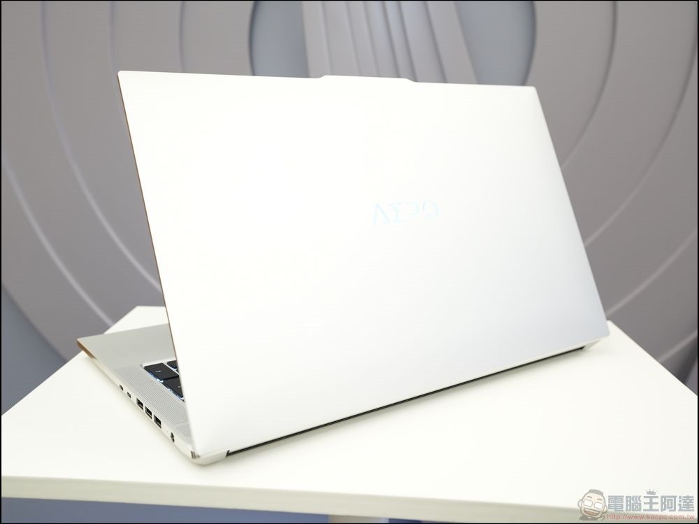 技嘉科技推出採用Intel第12代處理器與 RTX30 顯卡的 AOROUS 電競筆電與 AERO 創作者筆電 (11) 技嘉科技推出採用Intel第12代處理器與 RTX30 顯卡的 AOROUS 電競筆電與 AERO 創作者筆電 (11)