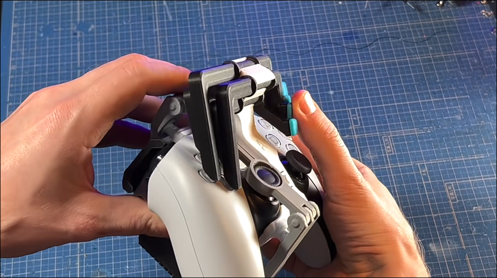 單手玩 PS5 遊戲不是夢!外國玩家 3D 列印製作 DualSense 改裝套件,實現單手操控手把樂趣 - 電腦王阿達 單手玩 PS5 遊戲不是夢!外國玩家 3D 列印製作 DualSense 改裝套件,實現單手操控手把樂趣 - 電腦王阿達
