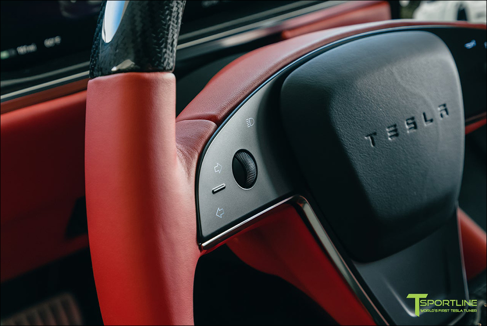 知名特斯拉改裝廠推出 Tesla Model S 、 Model X 的第三方「變種版」 Yoke 方向盤 - 電腦王阿達