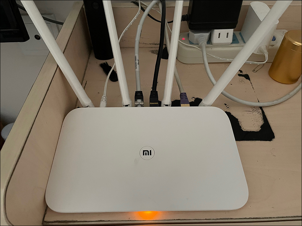 網友無聊拆解小米路由器 4 ,驚見產品小彩蛋!電路板寫著「Are You OK!!!」和「為發燒而生」 - 電腦王阿達 網友無聊拆解小米路由器 4 ,驚見產品小彩蛋!電路板寫著「Are You OK!!!」和「為發燒而生」 - 電腦王阿達