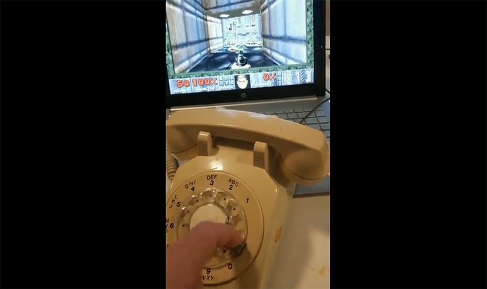 連這也想得到！國外玩家用撥盤式電話來玩 Doom 毀滅戰士 - 電腦王阿達