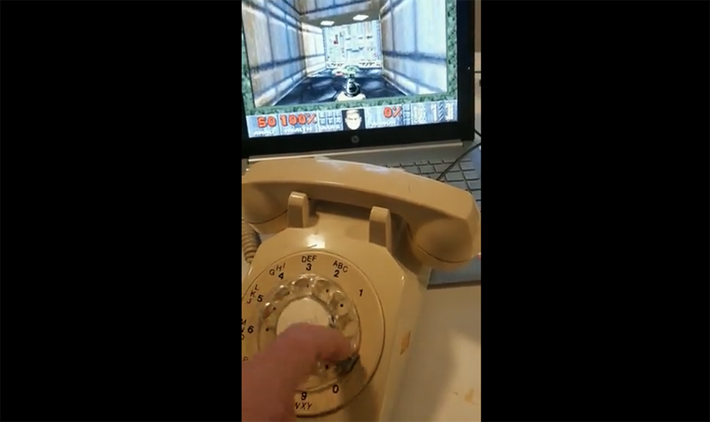 連這也想得到!國外玩家用撥盤式電話來玩 Doom 毀滅戰士 - 電腦王阿達 連這也想得到!國外玩家用撥盤式電話來玩 Doom 毀滅戰士 - 電腦王阿達