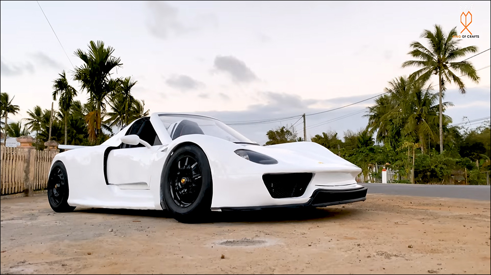 國外 YouTuber 耗時 90 天,利用 PVC 管手作打造一輛蛙王 Porsche 918 Spyder - 電腦王阿達 國外 YouTuber 耗時 90 天,利用 PVC 管手作打造一輛蛙王 Porsche 918 Spyder - 電腦王阿達
