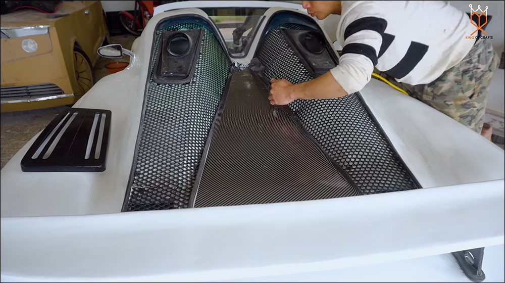 國外 YouTuber 耗時 90 天,利用 PVC 管手作打造一輛蛙王 Porsche 918 Spyder - 電腦王阿達 國外 YouTuber 耗時 90 天,利用 PVC 管手作打造一輛蛙王 Porsche 918 Spyder - 電腦王阿達