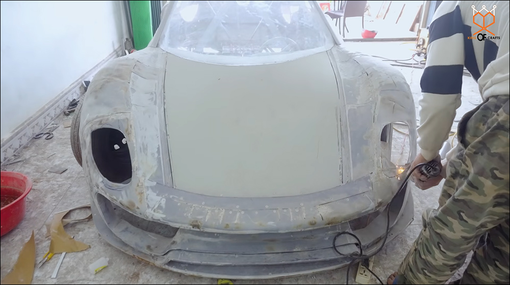國外 YouTuber 耗時 90 天，利用 PVC 管手作打造一輛蛙王 Porsche 918 Spyder - 電腦王阿達