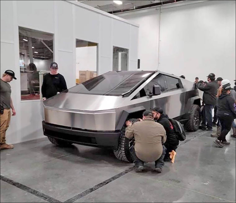 特斯拉量產版 Tesla Cybertruck 電動皮卡照片首次曝光!實體後視鏡、車頭更加圓潤 - 電腦王阿達 特斯拉量產版 Tesla Cybertruck 電動皮卡照片首次曝光!實體後視鏡、車頭更加圓潤 - 電腦王阿達