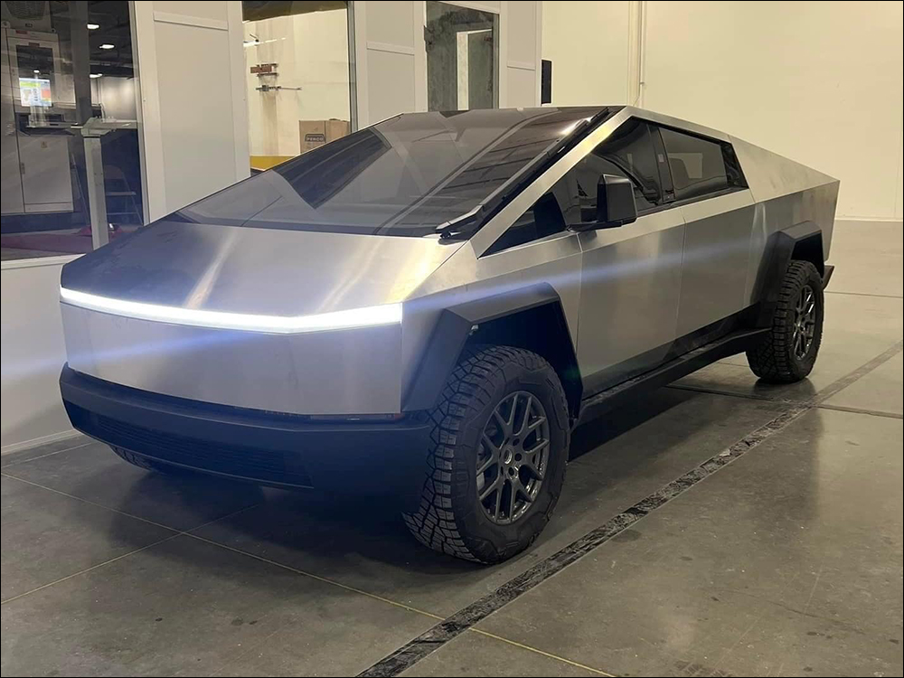 特斯拉量產版 Tesla Cybertruck 電動皮卡照片首次曝光!實體後視鏡、車頭更加圓潤 - 電腦王阿達 特斯拉量產版 Tesla Cybertruck 電動皮卡照片首次曝光!實體後視鏡、車頭更加圓潤 - 電腦王阿達