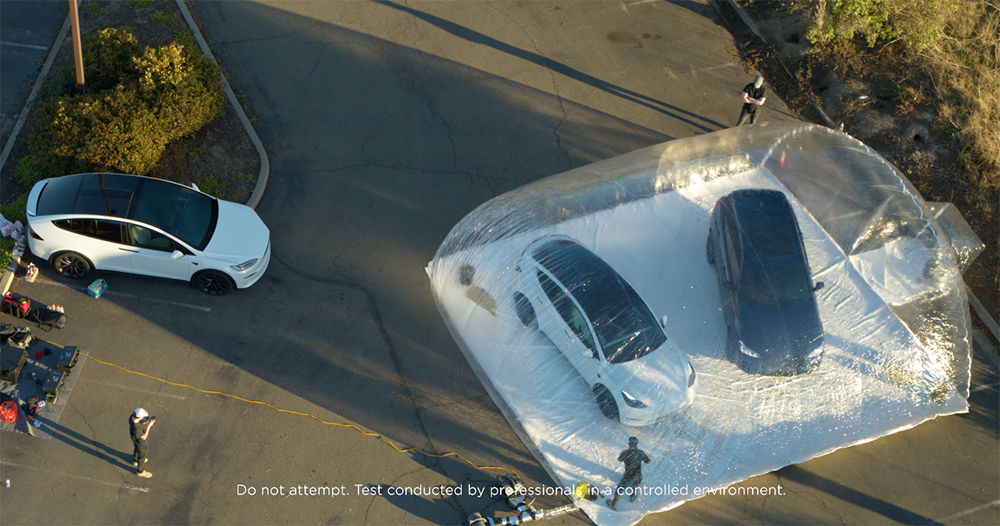 Tesla 直接噴發煙霧彈秀「生化武器防禦模式」Model Y 威能 - 電腦王阿達 Tesla 直接噴發煙霧彈秀「生化武器防禦模式」Model Y 威能 - 電腦王阿達
