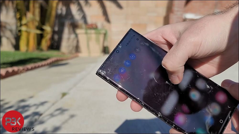 三星 Galaxy S22 Ultra 街頭跌落測試:升級康寧大猩猩 Victus+ 玻璃、取消螢幕保護貼,首摔就破一顆鏡頭玻璃 - 電腦王阿達 三星 Galaxy S22 Ultra 街頭跌落測試:升級康寧大猩猩 Victus+ 玻璃、取消螢幕保護貼,首摔就破一顆鏡頭玻璃 - 電腦王阿達
