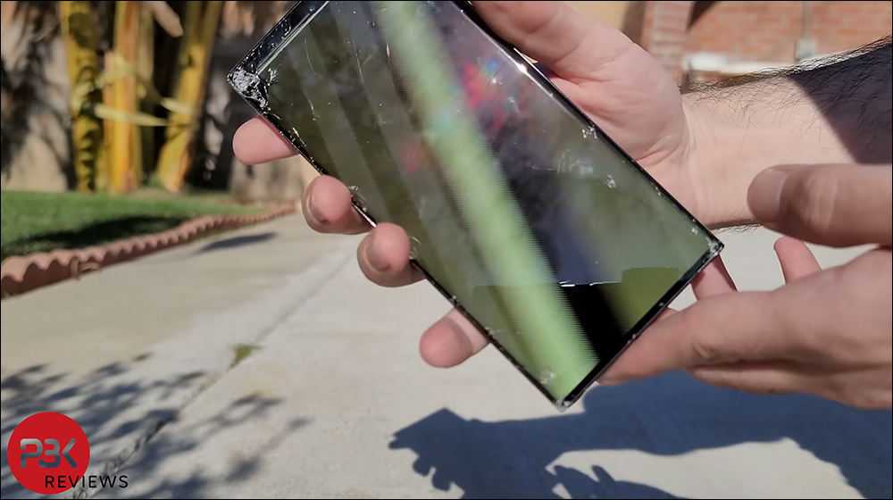 三星 Galaxy S22 Ultra 街頭跌落測試:升級康寧大猩猩 Victus+ 玻璃、取消螢幕保護貼,首摔就破一顆鏡頭玻璃 - 電腦王阿達 三星 Galaxy S22 Ultra 街頭跌落測試:升級康寧大猩猩 Victus+ 玻璃、取消螢幕保護貼,首摔就破一顆鏡頭玻璃 - 電腦王阿達