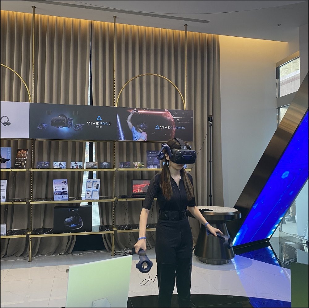 HTC新聞圖片十-實況主PY.姵儀於HTC VIVERSE體驗館體驗VIVERSE世界 HTC新聞圖片十-實況主PY.姵儀於HTC VIVERSE體驗館體驗VIVERSE世界