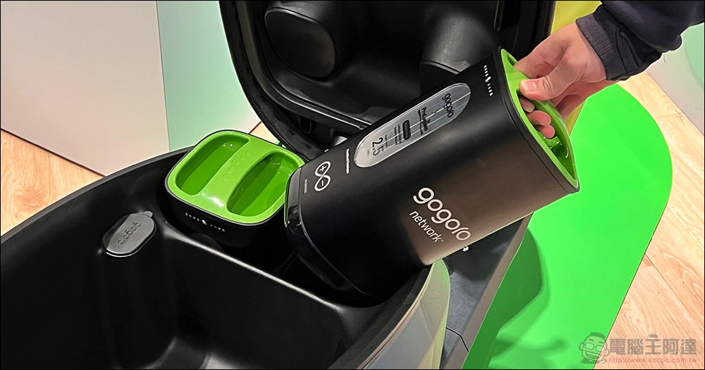 HHTD24 鴻海展出電動機車用固態電池模組,測試相容於 Gogoro、KYMCO Ionex 等電動車系統 - 電腦王阿達 HHTD24 鴻海展出電動機車用固態電池模組,測試相容於 Gogoro、KYMCO Ionex 等電動車系統 - 電腦王阿達
