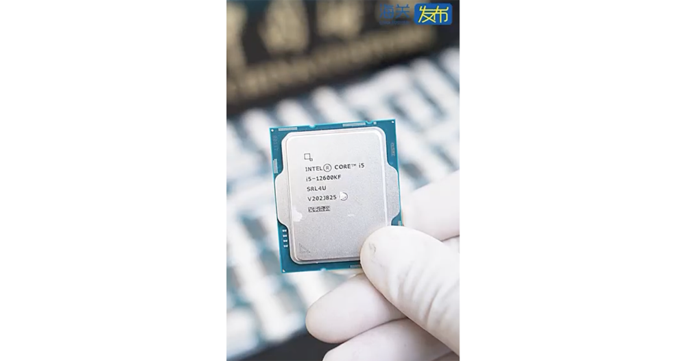 有人在身上貼滿「160 個」Intel 第 12 代 CPU 試圖走私闖海關 - 電腦王阿達 有人在身上貼滿「160 個」Intel 第 12 代 CPU 試圖走私闖海關 - 電腦王阿達