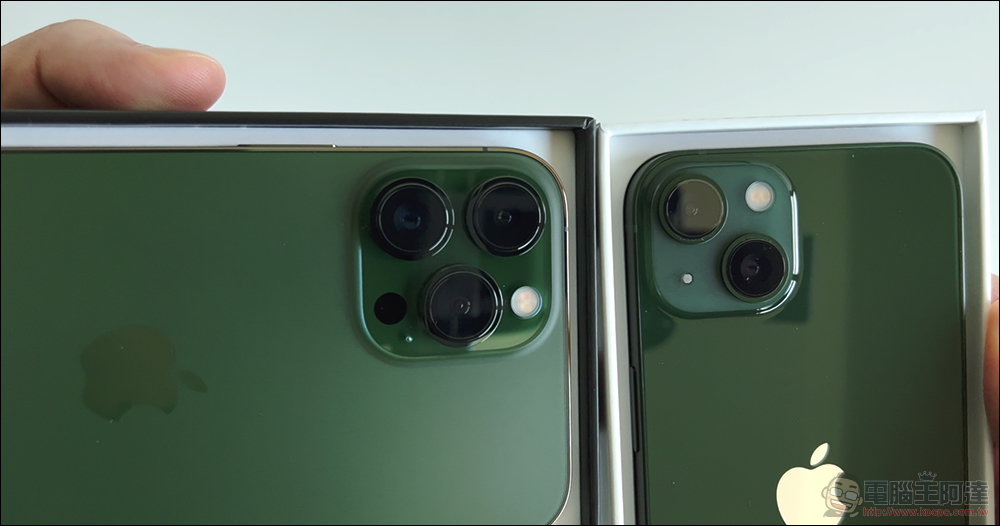 哪個尚青?iPhone 13 綠色與 iPhone 13 Pro 松嶺青新色開箱體驗 - 電腦王阿達 哪個尚青?iPhone 13 綠色與 iPhone 13 Pro 松嶺青新色開箱體驗 - 電腦王阿達