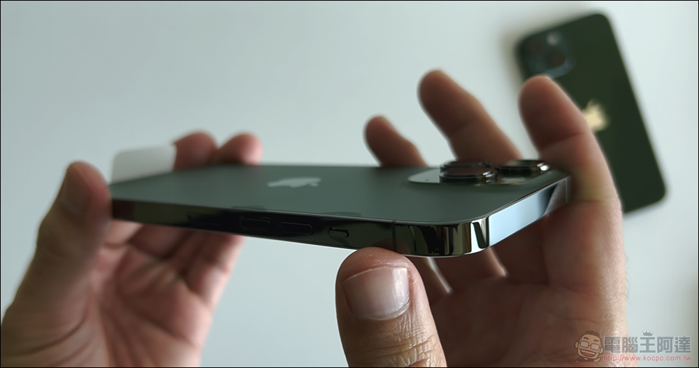 哪個尚青?iPhone 13 綠色與 iPhone 13 Pro 松嶺青新色開箱體驗 - 電腦王阿達 哪個尚青?iPhone 13 綠色與 iPhone 13 Pro 松嶺青新色開箱體驗 - 電腦王阿達