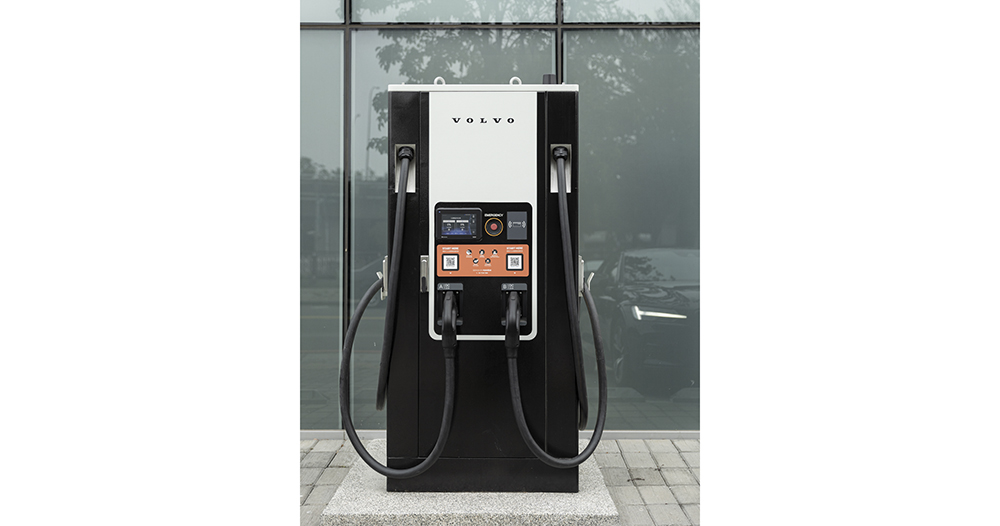 車主也一起充電！星巴克與 Volvo 宣布合作建設電動車充電網路 - 電腦王阿達