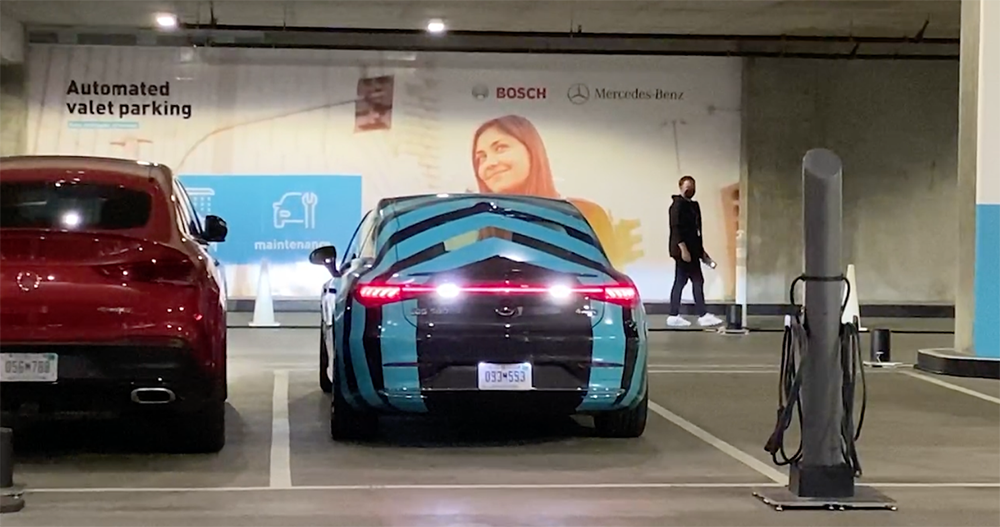 原來 Mercedes-Benz 自動泊車系統得靠 LiDAR 燈塔幫忙,但誰要幫 EQS 插電? - 電腦王阿達 原來 Mercedes-Benz 自動泊車系統得靠 LiDAR 燈塔幫忙,但誰要幫 EQS 插電? - 電腦王阿達