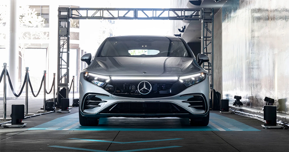 Mercedes-Benz EQS 自動泊車系統